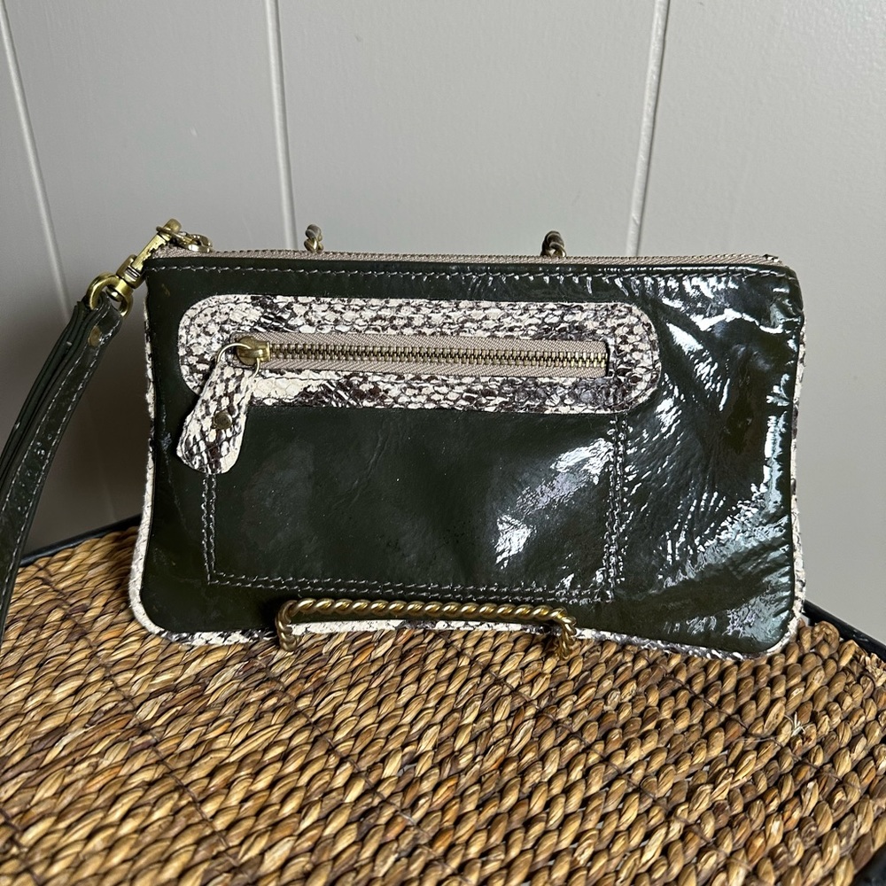 Corrente Patent Leather Wristlet